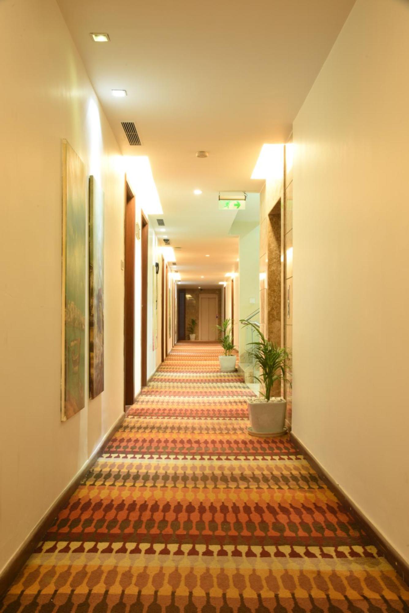 Hotel Riverview Ахмедабад Экстерьер фото