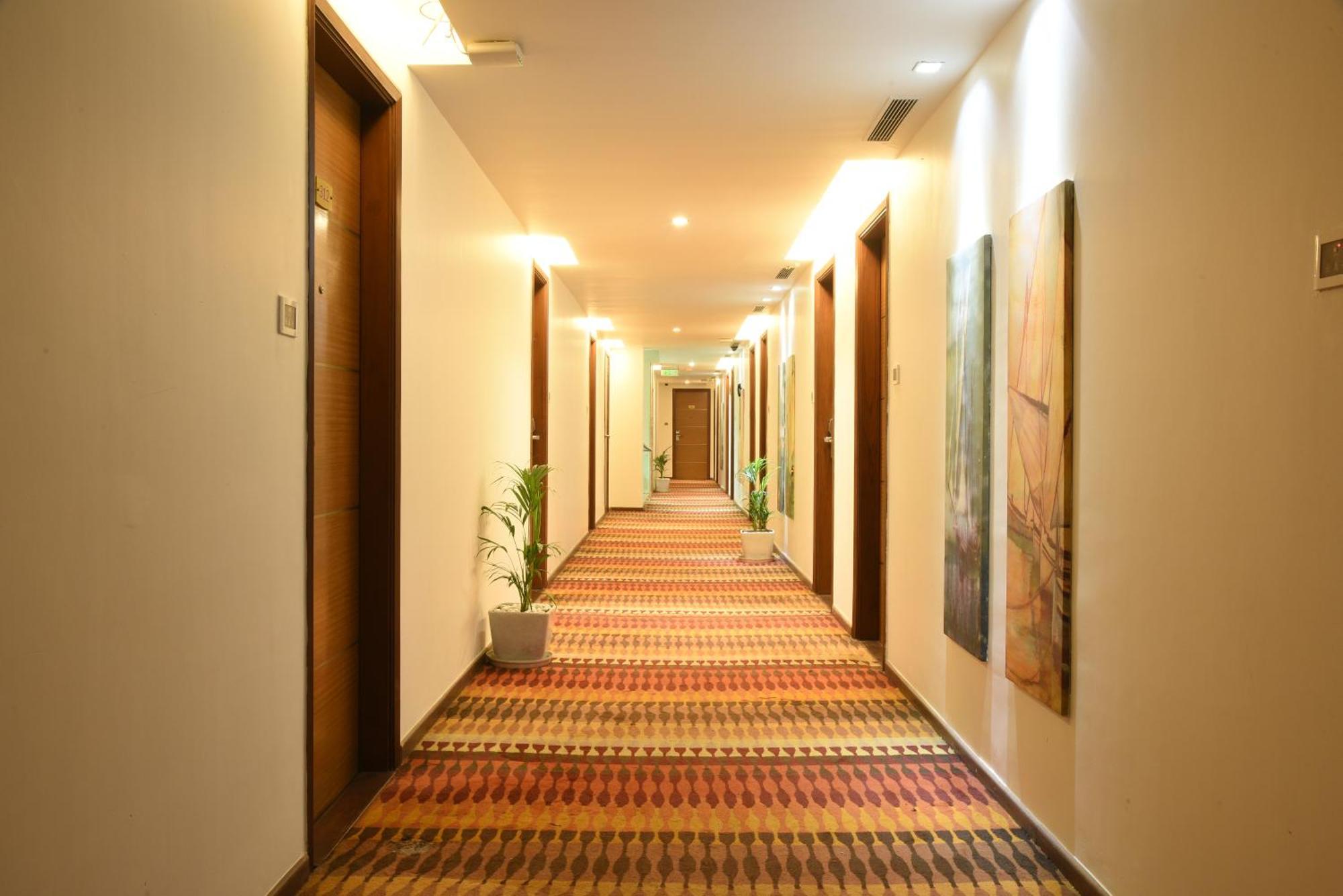 Hotel Riverview Ахмедабад Экстерьер фото