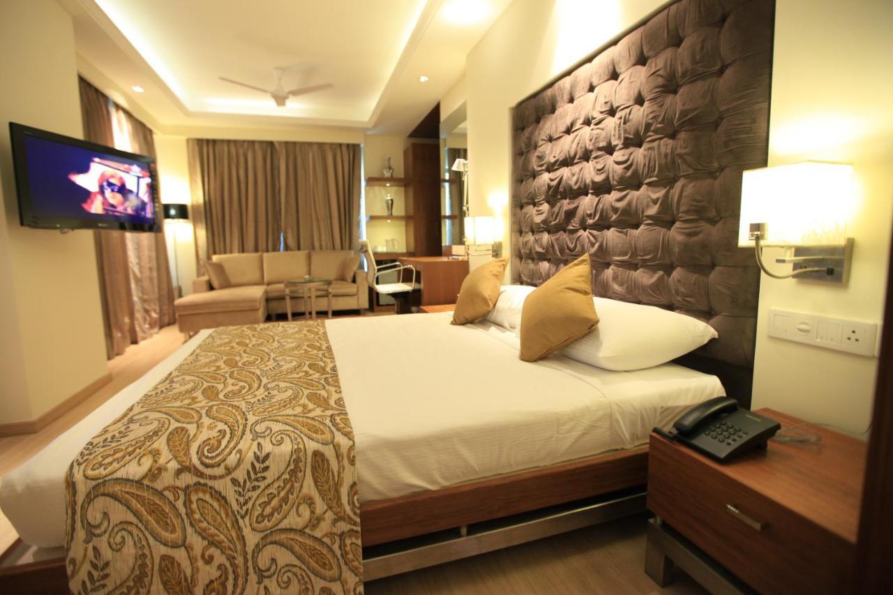 Hotel Riverview Ахмедабад Экстерьер фото